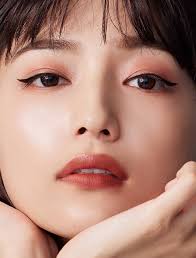 川口春奈 : 顔アップ特集 [綺麗な女優・アイドル・モデル、芸能人の顔アップ画像研究所（顔面アップ同好会～顔好きによる顔好きのための好きサイト）]