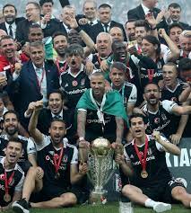 Kutlamaların ve konserlerin ardından beşiktaş takımı şampiyonluk kupasını kaldırdı. Besiktas Sampiyonluk Kupasini Aldi Sayfa 1 Besiktas 15 Mayis 2021 Cumartesi