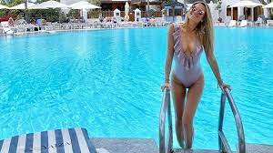 Dostala se do domu michaela jacksona. Olga Lounova Veronika Koprivova Uz Zase Frnkla Do Tepla Bez Jagra Na Lanzarote Provokuje Svymi Prednostmi V Plavkach Super Cz