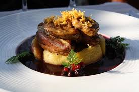 Pigeon Et Foie Gras Poeles Sur Pommes Confites Et Sauce Merlot Foie Gras Poelees Alimentation
