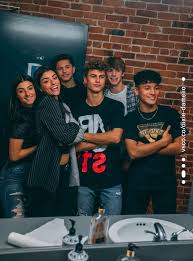 Dixie Damelio In 2020 Cute White Boys Popular People Famous Girls