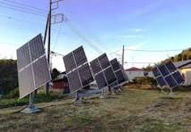 入射光が常に90度に、2軸追尾式の太陽光発電用架台 | 日経クロス ...