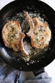 Thin sliced bone in pork chops recipe : Garlic Butter Pork Chop Recipe Ready In Just 15 Minutes The Forked Spoon