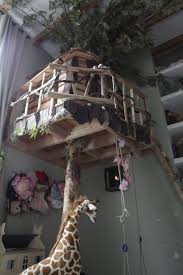 met een giraffe onder je je bed waan je je echt in de jungle kinderkamer boomhut slaapkamer themakamer junglekamer jungle kinderkamer kinderkamer boomhut