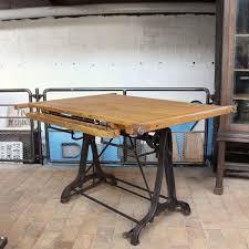 L'emplacement de ce pnj est inconnu. Ancienne Table D Architecte 1950