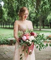 Romantic red wedding bouquets are perfect for nearly every wedding season, but we especially love these punchy bundles of blooms for a wedding on valentine's day. 46 Red Pink And Gold Wedding Ideas Weddingomania