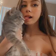 Michelle Mcmann's Instagram, Twitter & Facebook