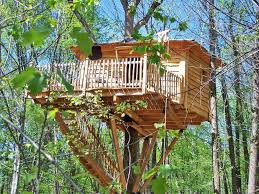 Les Folies De Sophie Locations Insolites Chalets Peniches Cabanes Perchees Roulottes A Coulx Cabane Perchee Cabane Cabane Bois