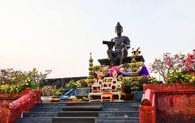 ประวัติพ่อขุนรามคำแหงมหาราช พ่อขุนรามคำแหงมหาราชเป็นพระราชโอรส ของพ่อขุนศรีอินทราทิตย์ปฐมกษัตริย์ แห่งกรุงสุโขทัย พ่อขุนศรีอินทราทิตย์. à¸­à¸™ à¸ªà¸²à¸§à¸£ à¸¢ à¸ž à¸­à¸‚ à¸™à¸£à¸²à¸¡à¸„à¸³à¹à¸«à¸‡à¸¡à¸«à¸²à¸£à¸²à¸Š