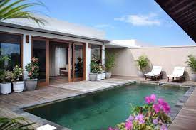 Ubud is surrounded by many things that will bring people to bali, such as breathtaking rice fields, authentic small villages, ancient temples, art. Pin By Ben Nitta On Home Bali Style Home Bali House Small Villa