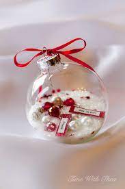 80 Personalized Christmas Ornaments Anyone Can Craft Diy Christmas Gifts For Family Rustic Christmas Ornaments Easy Christmas Diy