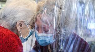 La giornata internazionale degli abbracci si presenta ogni anno puntualissima, come antidoto al giorno più triste, per ricordarci l'importanza del più universale tra l'abbraccio diminuisce lo stress più delle carezze, diminuisce lo stress anche più dei baci, e più dei baci comunica voglia di passione e desiderio. Giornata Mondiale Degli Abbracci Con Il Covid C E Crisi Di Astinenza Tempo Libero Ansa It