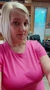 Lindsay Breault's Instagram, Twitter & Facebook