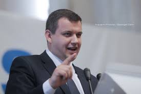 Propunerea legislativa prin care primarii, viceprimarii, presedintii si vicepresedintii de consilii judetene vor primi pensii speciale a fost adoptata marti tacit de camera deputatilor. DeputaÈ›ii Au DezbÄƒtut Codul Administrativ Pensii Speciale Pentru Primari È™i Viceprimari Stirileprotv Ro