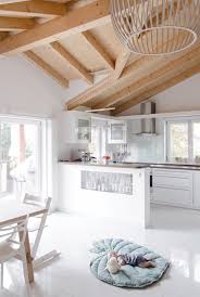 Hauptsächlich geht es darum, die küche mit praktischen möbeln auszustatten, die gleichzeitig für ein stimmiges und schönes gesamtbild sorgen. Skandinavische Kuchen