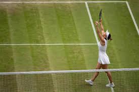 Halep broke svitolina three times in the first set. Simona Halep CastigÄƒ Finala Wimbledon Virgin Radio Romania