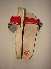Holzklepper Na Klar Denke Sowas Hatte Wirklich Jeder Damals Gabs Quasi Nur In Rot Und In Weiss Wie Meine Evtl Kindheitserinnerungen Nostalgie Kindheit