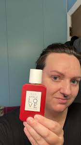 @ellisbrooklyn #ellisbrooklyngiftedme their new fragrance, Apple Love. With  notes of Apple, plum blossom, sugar cane and vanilla, this scent is both  sophisticated and inviting. It makes me want to ...