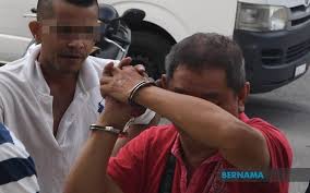 Polis buru 3 suspek sebar berita palsu di fb dan whatsapp. Bernama Warga Emas Didenda Rm400 Atas Kesalahan Meludah Dalam Lif