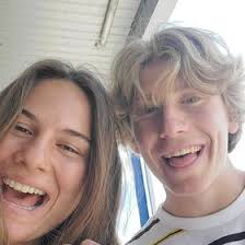 Laurel Statz's Instagram, Twitter & Facebook