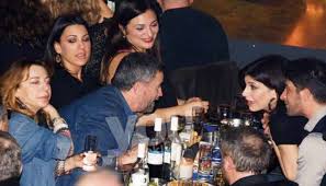 Ο κύριος σπύρος μεντζελόπουλος, καθηγητής εντατικής θεραπείας της ιατρικής σχολής του εκπα, περιγράφει ένα εικονικό περιστατικό το οποίο όμως προσεγγίζει ρεαλιστικά τη βαρύτητα των. Spyros Papadopoylos Me Thn Prwhn Kai Th Nikoleta Prwto Trapezi Pista Irafina