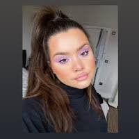 Clarissa Barrett's Instagram, Twitter & Facebook