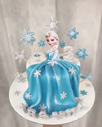 Menghias kue ulang tahun anak perempuan frozen tanpa penyangga. Kue Ultah Frozen