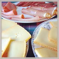 Pret Pour La Raclette Charcuterie Fromage Jambon Magret Raclette Cuisine Magretcanard Faitmaison Plat Platprincipal Francais S Food Cheese Nom Nom