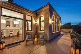 Curry purchased the house earlier this month. Steph And Ayesha Curry Slash Price For Walnut Creek Home