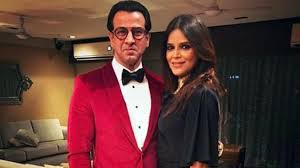 Kehne Ko Humsafar Hain Actor Ronit Roy And Wife Neelam S Adorable Liplock Will Melt Your Heart Television News Neil (ronit roy) real life wedding scenes!!