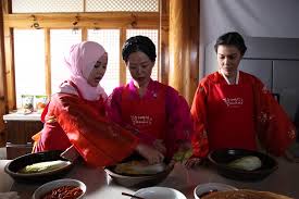 Bioskopkeren kimchi untuk awak (2017) malaysia movie. Kimchi Untuk Awak Tampil Aiman Hakim Dan Emma Maembong