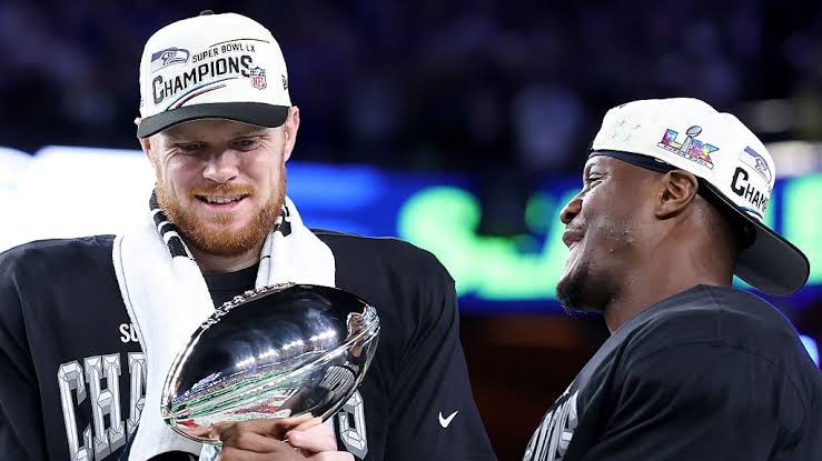 We're going to Disneyland': Kenneth Walker III, Sam Darnold go to Disney  after Super Bowl win – WFTV