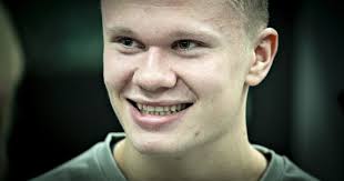 You're not taking a girlfriend home right now, you didn't. Erling Haaland I Have Five Hat Trick Balls In My Bed And I Sleep Well With Them They Are My Girlfriends Soccer