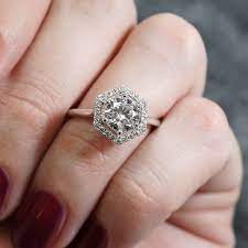 How To Create Unique Engagement Rings Ideal For Creative Free Spirited Couples Offbeat Bride Creative Engagement Rings Classic Engagement Rings Pretty Wedding Rings