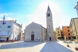 Einst war fazana ein fischerhafen am gleichnamigen kanal, heute ist es ein fremdenverkehrsort, der dadurch bekannt geworden ist, dass man von dort mit dem schiff den nationalpark brijuni erreichen kann. Fazana Die Bezaubernde Urlaubsperle In Istrien Placesofjuma