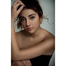 Kate Holliday's Instagram, Twitter & Facebook