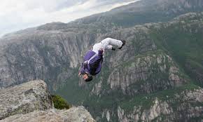 The smooth face of the kjerag mountain is on the south side of the lysefjord, at the very end of the fjord near. Bernhard Sauer Dieses Worst Case Szenario Hatte Ich Immer Im Kopf