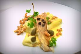 Aile De Raie Aux Asperges Blanches De Malines Le Verre Et L Assiette Gastronomisch Eten Eten Vis