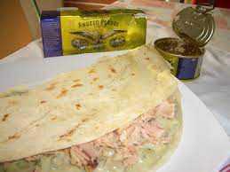 Rotolo di piadina con tonno, pachino e philadelphia. Piadina Con Tonno E Crema Ai Carciofi Di Elisa Crudo Angelo Parodi Tonno Sgombro E Sardine