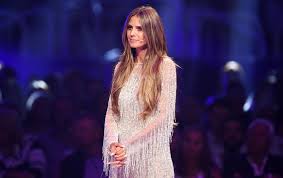 She also serves as the lead judge and executive producer of the show. Gntm Finale 2020 Heidi Klum Moderiert Aus Los Angeles Live Show In