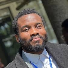 Kweku Afari's Instagram, Twitter & Facebook