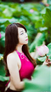 It was also used widespread in traditional festivals, therefore becoming the vietnamese traditional clothes of ancient ladies. Yem