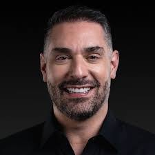 Thomas Wenk's Instagram, Twitter & Facebook