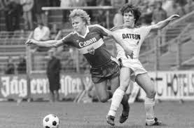 Rekordnationalspieler lothar matthäus warnt die bayern vor den. Welt Und Europameister Sechsmal Deutscher Meister Weltfussballer Rekordnationalspieler Und Ehrenspielfuhrer Der Dfb Elf Lothar Matthaus Vereinigt Alle Fussball Superlative In Seiner Person Stuttgarter Zeitung