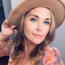 Kaye Hansen's Instagram, Twitter & Facebook