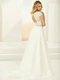 Ein langes zug hochzeitskleid mit spitze. Brautkleider Bianco Evento Bei Bella Donna Modedesign
