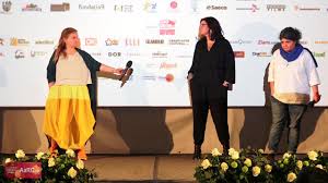 A mesmerizing artist whose life is a fight to the death between ethics and aesthetics safeguards her faith in fairy tales through fascism, communism, and an unwanted exile into late capitalism. Vizionare DistanÈ›a Dintre Mine È™i Mine Les Films De Cannes A Bucarest Youtube