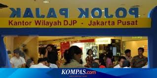 Mengurus npwp melalui pihak lain entah itu notaris, konsultan keuangan, atau konsultan pajak tentu saja mereka memberikan tarif atas jasa mereka. Mulai 1 September Pengunjung Yang Mau Ke Kantor Pajak Harus Antri Secara Online