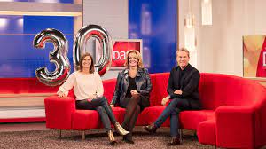 Ich werde mein wissen teilen am sonntag beim ndr, bei inka schneider und ihrem berühmten, roten sofa, beziehungsweise auf dem selbigen. 30 Jahre Das Eine Chronologie Ndr De Fernsehen Sendungen A Z Das