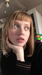 Amber Stowell (amberrenejoy)